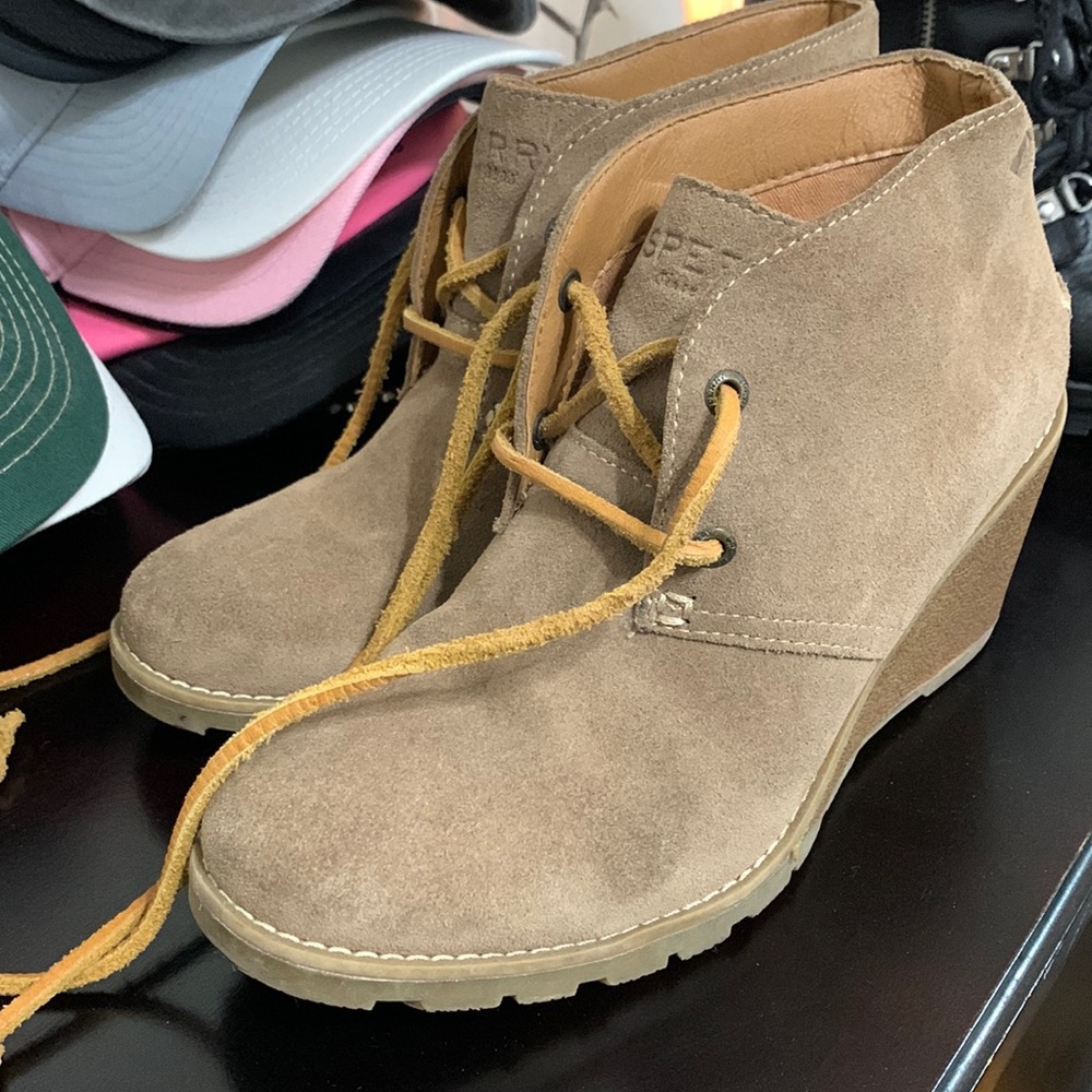 Comfortable taupe, colored wedges